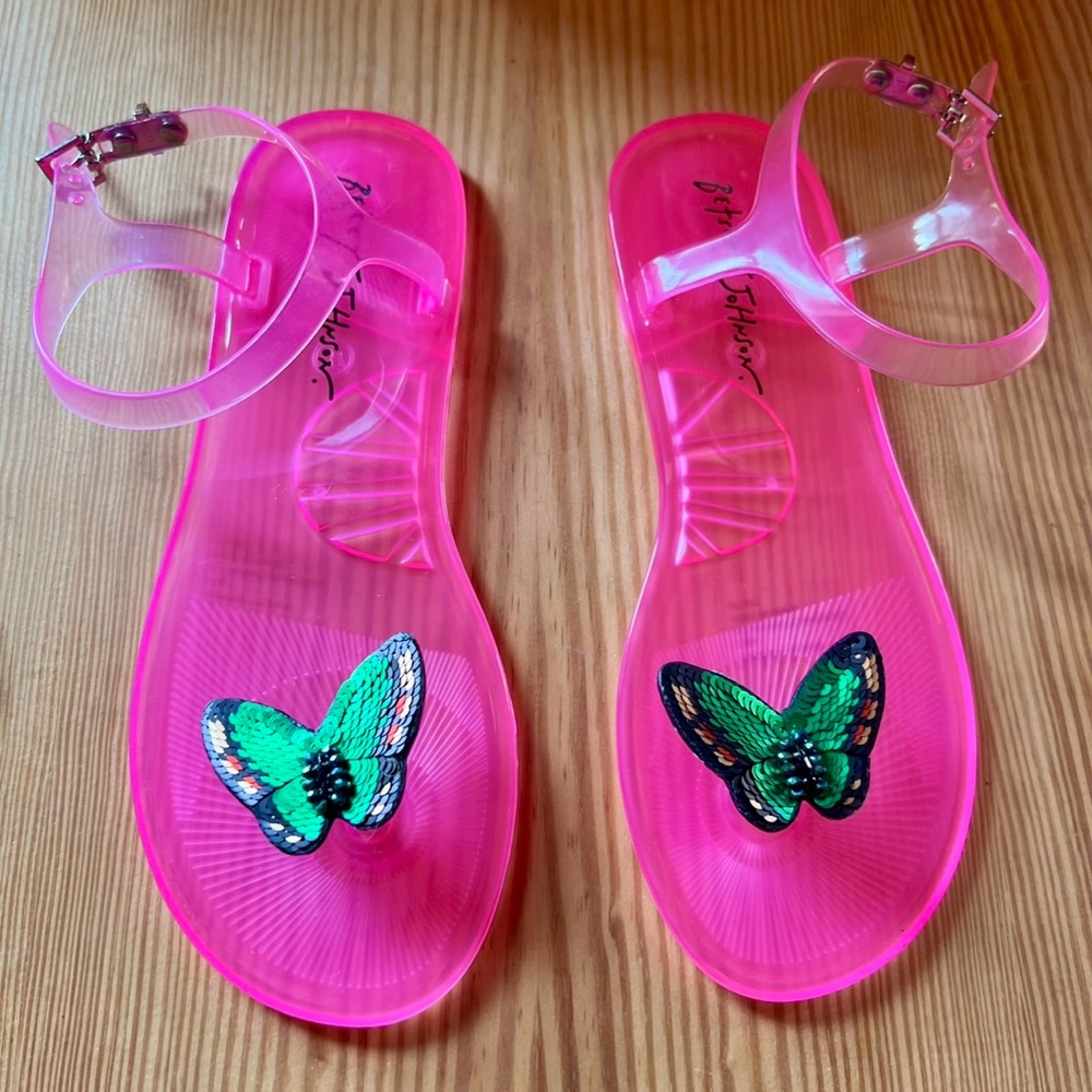 Betsy Johnson Women’s Tabby Butterfly Flat Jelly Sandal
